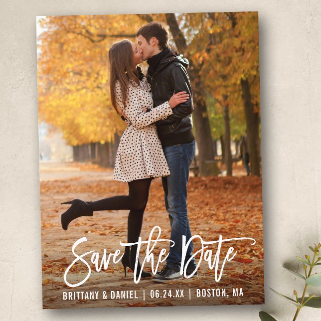 Modernes Pinselskript-Foto Save the Date Postkarte (Customize to change your personalized text size or text style.)
