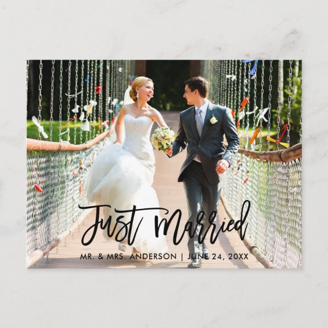 Modernes Pinselskript Hochzeit nur verheiratetes F Postkarte (Vorderseite)