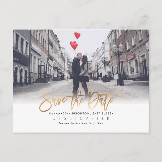 Modernes Pinselskript Save the Date, Imitate Gold Ankündigungspostkarte (Vorderseite)
