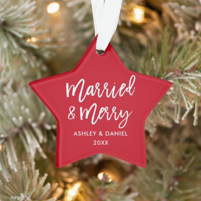 Modernes Pinselskript Verheiratet & Merry Wedding  Ornament (Baum)
