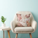 Modernes quadratisches Monogramm einfache 4-Fotola Kissen<br><div class="desc">Einfaches 4-Foto-Collage-Layout von minimalistisch-weißen Rasterlinien mit einer hellen Taupe-Mitte-Box mit vier Fotos und einem weißen Monogramm in der Mitte. Dieses Design ist geschlechtsneutral und eignet sich für die Gestaltung des Kinderzimmers eines kleinen Kindes oder Mädchens. Dieses moderne, personalisierte Kissen wird für Ihre Familie und Ihre Freunde zu einem ganz besonderen...</div>