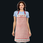 Modernes Red Gingham Cherry Pattern Backen Schürze<br><div class="desc">Ein eleganter personalisierter Gingham mit Kirschen schmückt diese Backform-Schürze. Personalisieren Sie es mit Ihrem Namen. Macht einem Freund ein niedliches Geschenk. Gut zum Geburtstag, Valentinstag, etc. Entworfen für Sie von BlackBerry Boulevard.</div>