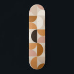 Modernes Retro-Muster aus dem Mittelalter - braune Skateboard<br><div class="desc">Retro Mitte des Jahrhunderts moderne Muster - abstrakte geometrische Formen - minimalistische Muster in Erdtönen - Braun,  Beige,  Weiß,  Terrakotta.</div>