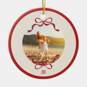 Modernes Retro Red Bows Trendsetter Weihnachtsfest Keramik Ornament