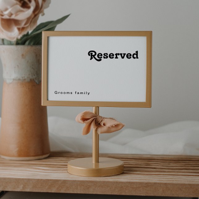 Modernes Retrozeichen vorbehalten (Von Creator hochgeladen)