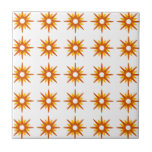 Modernes roorangefarbenes Muster der Sternexplosio Fliese<br><div class="desc">Modernes, inspiriertes Design aus der Mitte des Jahrhunderts mit Vintagen Retro-Rot-Orange-Sternexplosionen auf weißem Hintergrund. Einfaches, sauberes modernes Design. Erstellen Sie Ihr eigenes benutzerdefiniertes Muster, indem Sie ein neues Bild hochladen, oder wenden Sie sich mit der Schaltfläche "Nachricht" an den Designer, um Hilfe zu erhalten. So erstellen Sie Ihr eigenes gemustertes...</div>