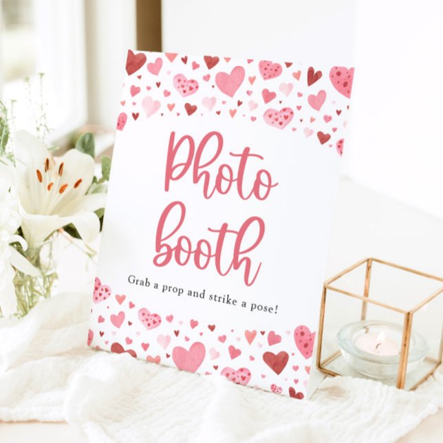 Modernes rosa Rotes Herz Valentinisches Foto Stand Sockelschild (Von Creator hochgeladen)