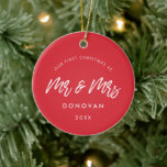 Modernes Rot - unser erstes Weihnachtsfest-Foto Keramik Ornament<br><div class="desc">Eine moderne Typografie für dieses Foto Ziergeschenke. So passen Sie sich an Ihr Lieblingsbild an. Sie können die Farbe des Schriftartes auch ganz nach Ihren Wünschen ändern.</div>