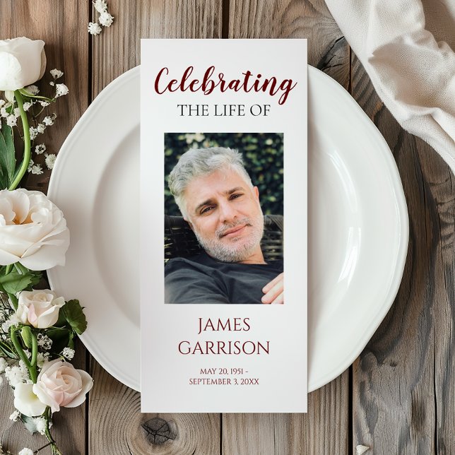 Modernes Rotes Gedenkprogramm Werbekarte (Von Creator hochgeladen)