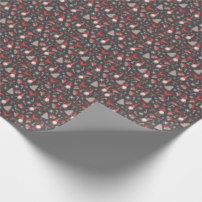 Modernes, rotes und graues Holiday Gnome Muster Wr Geschenkpapier (Ecke)