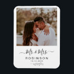 Modernes rustikales Foto Botanische Hochzeit Magnet<br><div class="desc">Rustikales minimalistisches Design mit modernem Drehbuch ,  botanischem Blumenblatt mit Foto und Terrakotta-Farbe auf Kartenrückseite.  Personalisieren Sie einfach Ihre gewünschten Informationen.  Die perfekte Ankündigung passt zu jedem modernen Hochzeitsthema</div>