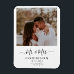 Modernes rustikales Foto Botanische Hochzeit Magnet<br><div class="desc">Rustikales minimalistisches Design mit modernem Drehbuch ,  botanischem Blumenblatt mit Foto und Terrakotta-Farbe auf Kartenrückseite.  Personalisieren Sie einfach Ihre gewünschten Informationen.  Die perfekte Ankündigung passt zu jedem modernen Hochzeitsthema</div>