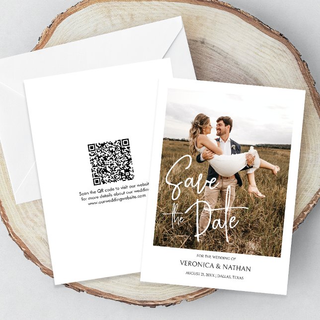 Modernes, Save the Date Foto QR Code Wedding Einladung (The QR code makes it easy for guests to visit your website for more details about your wedding.)