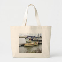 Modernes Schiff Traditioneller Stil
