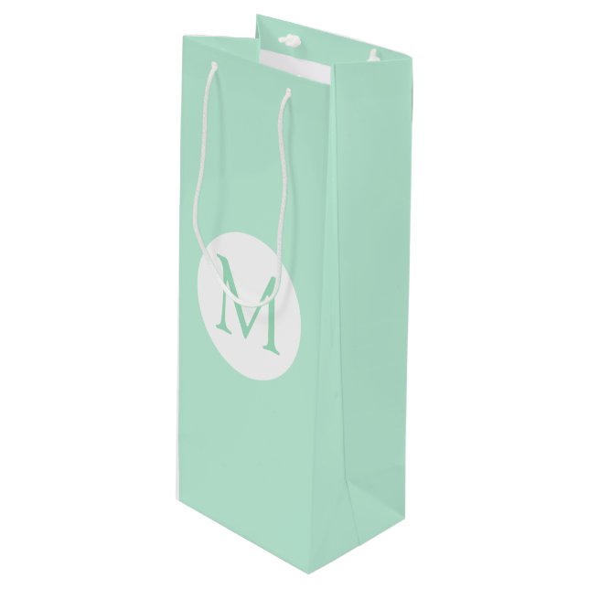 Modernes, schminkfarbenes, weißes Monogramm Geschenktüte Für Weinflaschen (Vorderseite Schrägansicht)