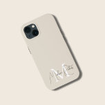 Modernes Schriftzeichen mit Monogramm, Beige Case-Mate iPhone Hülle<br><div class="desc">Modernes monogramm Skriptname Logo beige feminine iPhone 13 Case Design. Sie können die Hintergrundfarbe und die Schriftart nach Belieben ändern.</div>