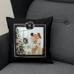 Modernes Schwarz | FOTO | Ursprünglich Kissen<br><div class="desc">Modern Black Family Foto Initial Pillows make for thoughtful and practical ohrts, offering comfort and relaxation to the recipient. Here's a beschreibe of pillows as a gift: Give the gift of ultimate comfort and relaxation with these luxurious pillows. Crafted with the finest materials, these pillows are designed to provide a...</div>