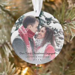 Modernes Schwarz Unser erstes Verlobtes Foto zu We Ornament