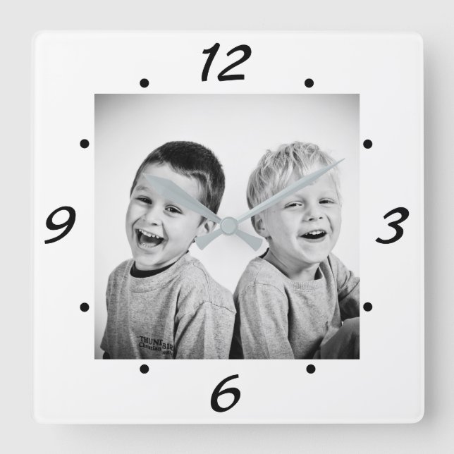 Modernes Schwarz-Weiß-Foto Quadratische Wanduhr (Vorderseite)