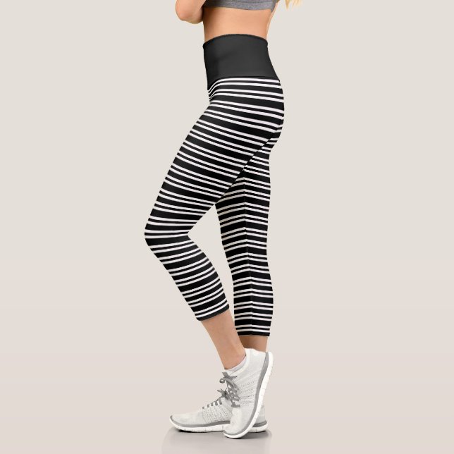 Modernes Schwarz-Weiß-Muster Capri Leggings (Links)