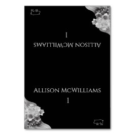 Modernes Schwarz-Weiß-Schweinefikon mit Blumenmust Tischnummer