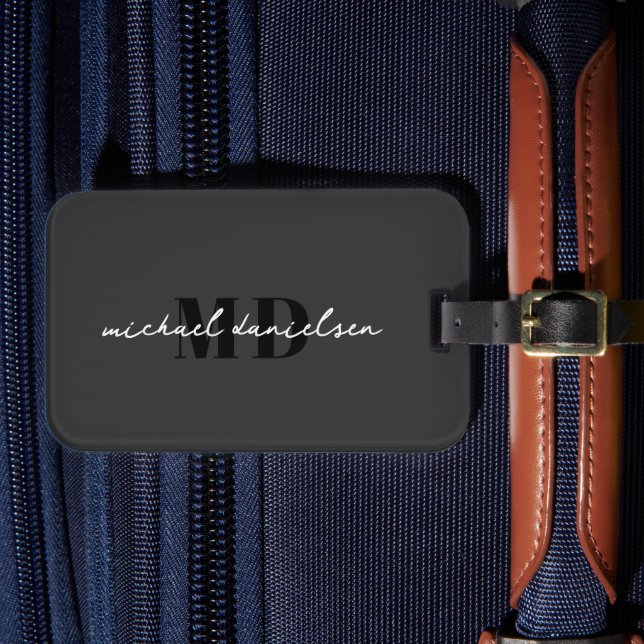 Modernes Schwarz-Weiß-Script Mit Monogramm Minimal Gepäckanhänger (Vorderseite Insitu 4)