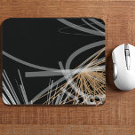 Modernes Schwarz-weißes Gold Abstract Design Mousepad<br><div class="desc">Dieses elegante, moderne Mauspad zeichnet sich durch ein stilvolles, Bio abstraktes Design aus. Weiß-graue Bänder mit goldenen Akzenten auf schwarzem Hintergrund. Durchsichtige, weiße und graue Bänder, die von rechts nach links in einem ausgeglichenen Muster schwirren, werden durch einen abstrakten, in der rechten unteren Ecke geblüht Goldstreifen ergänzt, um diesem eleganten...</div>