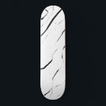 Modernes Schwarz-weißes Marmormuster Skateboard<br><div class="desc">Dieses moderne und trendige Muster ist perfekt für jeden stilvollen Mann oder jede Frau. Das moderne und coole Marmordesign in Schwarz und Weiß ist mit zahlreichen Designelementen gestaltet. Es ist elegant, einfach, elegant und einzigartig. ***WICHTIGE HINWEIS FÜR DESIGN: Für individuelle Designanfragen, wie z.B. passende Produktanfragen, Farbänderungen, Platzierungsänderungen oder andere Änderungswünsche,...</div>