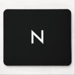 Modernes Schwarz-weißes Minimalistisches Monogramm Mousepad<br><div class="desc">Fügen Sie dem Arbeitsbereich eine personalisierte Touch mit dieser auffallenden Maus-Matte hinzu, die auf einem schwarzen Hintergrund ein Monogramm zeigt, das auf weißem Hintergrund anfängt. Das minimalistische Design schafft eine kühne Ästhetik, während das Mauspad sowohl stilvoll als auch funktionell ist. Die monochrome Schwarz-Weiß-Schrift und die einfache serifenlose Schrift verleihen Ihrem...</div>