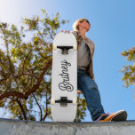 Modernes Schwarz-weißes Personalisiertes Monogramm Skateboard<br><div class="desc">Die moderne Schwarz-weiße Personalisierte Monogram und Name Skateboard wäre eine coole und einzigartige Möglichkeit, persönlichen Stil auszudrücken. Das elegante Schwarz-Weiß-Design, personalisiert mit Ihrem Monogramm und Namen, fügt einem funktionalen Gerät eine Touch der Individualität hinzu. Es eignet sich sowohl für Skaten als auch für die Darstellung Ihres personalisierten Designs. Wenn Sie...</div>