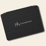 Modernes Schwarz-weißes Script Monogram iPad Air Hülle<br><div class="desc">Dieses schwarze iPad Cover mit modernem minimalistischem und elegantem Script Monogramm Design. Es ist perfekt für jeden.</div>