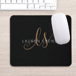 Modernes Schwarzes Gold Feminin Script Mit Monogra Mousepad<br><div class="desc">Modernes Mit Monogramm Black Gold Feminine Script. Dieses moderne elegante Mauspad personalisieren Sie einfach mit Ihrem eigenen Monogramm und Namen.</div>