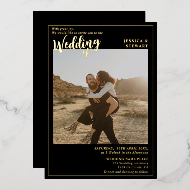 Modernes schwarzes Hochzeitsskript-Foto Folieneinladung (Vorderseite/Rückseite)