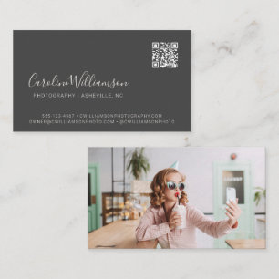 Modernes Schwarzes Script Foto QR Code Minimal Tre Visitenkarte