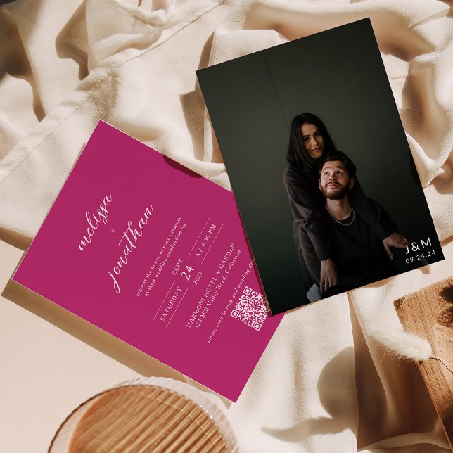 Modernes Script Bright Pink Monogram QR Code Hochz Einladung (Von Creator hochgeladen)