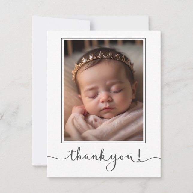 Modernes Script Custom Newborn Baby Foto vielen Da Einladung (Vorderseite)