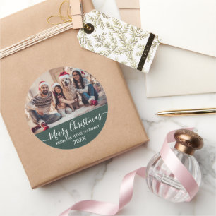 Modernes Script Familie Foto Grün Frohe Weihnachte Runder Aufkleber