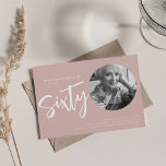 Modernes Script Foto 60. Geburtstag Dusty Pink Einladung<br><div class="desc">Ein elegantes Party Einladung-Design "60. Geburtstag" mit personalisiertem Foto,  moderner Typografie und individuellem Text.</div>