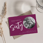 Modernes Script Foto 60. Geburtstag Magenta Einladung<br><div class="desc">Ein elegantes Party Einladung-Design "60. Geburtstag" mit personalisiertem Foto,  moderner Typografie und individuellem Text.</div>