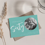 Modernes Script Foto 60. Geburtstagsparty Aquamari Einladung<br><div class="desc">Ein elegantes Party Einladung-Design "60. Geburtstag" mit personalisiertem Foto,  moderner Typografie und individuellem Text.</div>