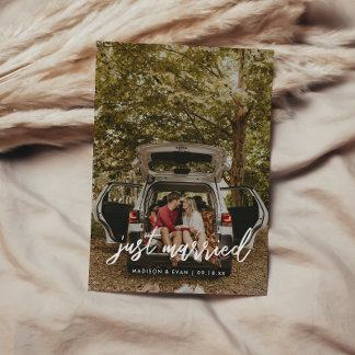 Modernes Script-Foto "Just Married" Hochzeit Ankündigung