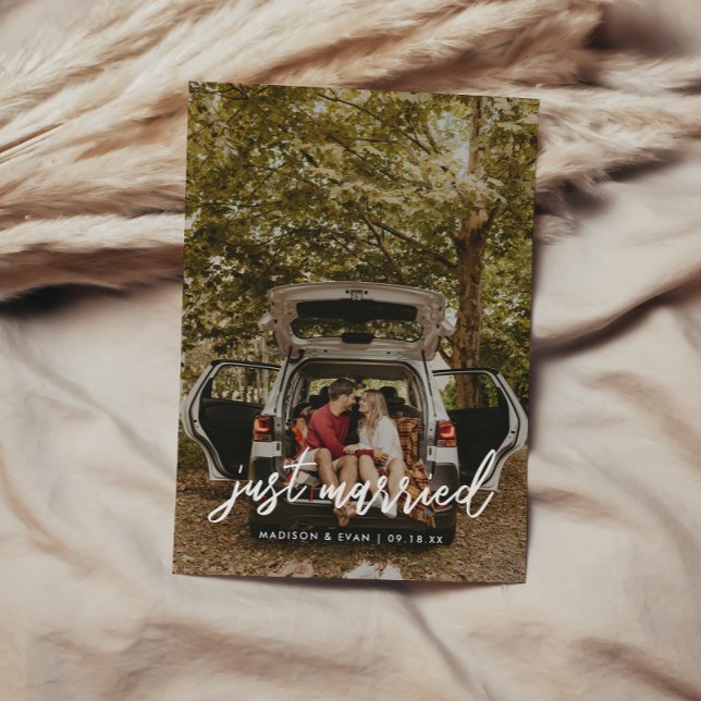 Modernes Script-Foto "Just Married" Hochzeit Ankündigung (Von Creator hochgeladen)