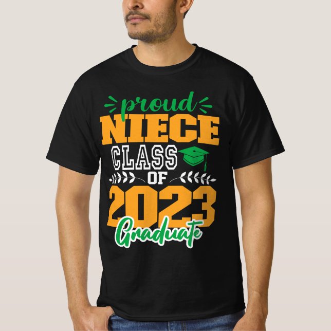 MODERNES SCRIPT GRAD, stolz NIECE der Klasse 2023 T-Shirt (Vorderseite)