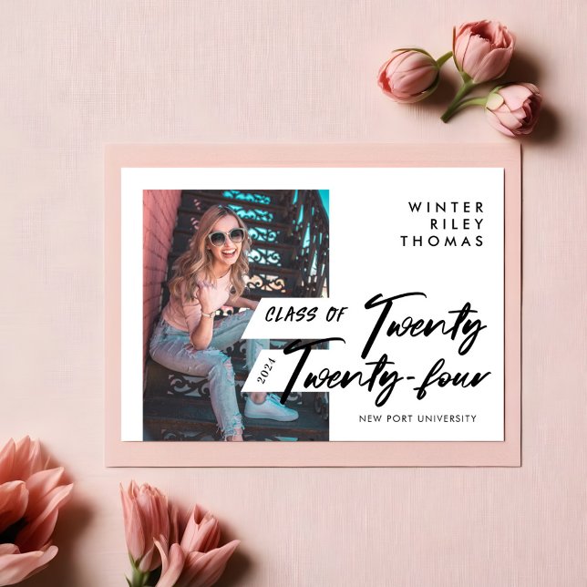 Modernes Script-Graduate 24 Foto Einladung (Modern Script Graduate Twenty Twenty Four Photo Invitation)