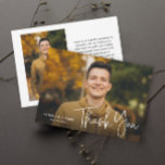 Modernes Script Graduate Einfaches Foto Abschluss Dankeskarte<br><div class="desc">Ein moderner Script Graduate Simple Foto Abschluss Dankeschön-Karte mit handgeschriebenem Schriftart voll blued horizontalen Foto auf der Vorderseite mit Namen und Abschluss Details. Der Rücken hat ein zweites Foto mit einer Danksagung vom Abitur. Klicken Sie auf die Schaltfläche Bearbeiten,  um dieses Design anzupassen.</div>