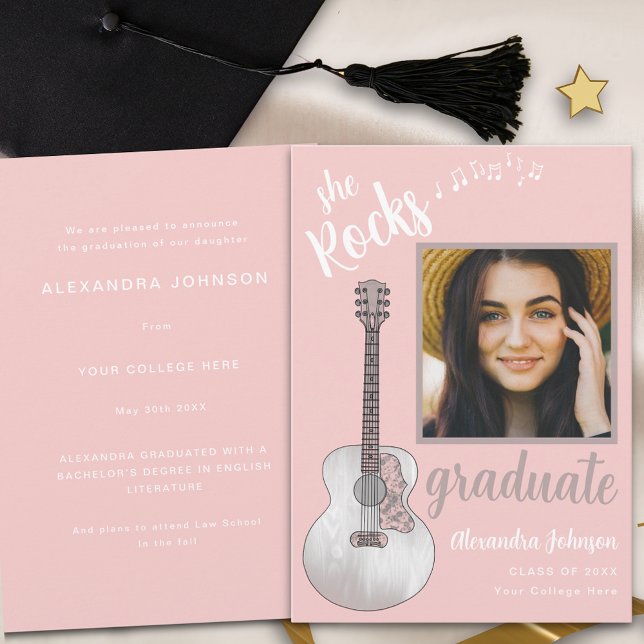 Modernes Script Graduate Foto Pink Country Gitarre Einladung (Modern pink rustic country music guitar gray script graduate photo graduation announcement card)