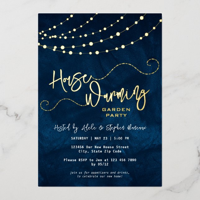 Modernes Script Light String Housewarming Party Go Folieneinladung (Vorderseite)