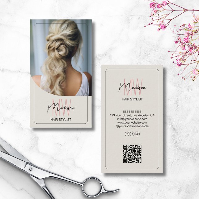 Modernes Script Monogram Hair Stylist Salon Foto Q Visitenkarte (Modern Script Monogram Hair Stylist Salon Photo QR Business Card)