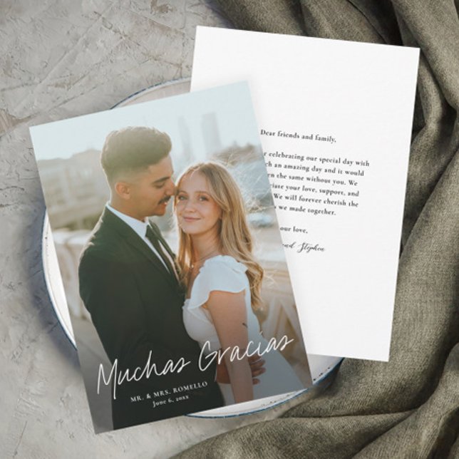 Modernes Script Muchas Gracias Foto Wedding Dankeskarte (Spanish Script Muchas Gracias Wedding Photo Thank You Card.)