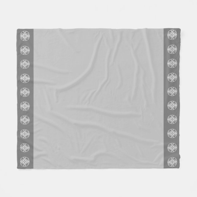 Modernes Silbergraues Zirkel Fleecedecke (Vorderseite (Horizontal))